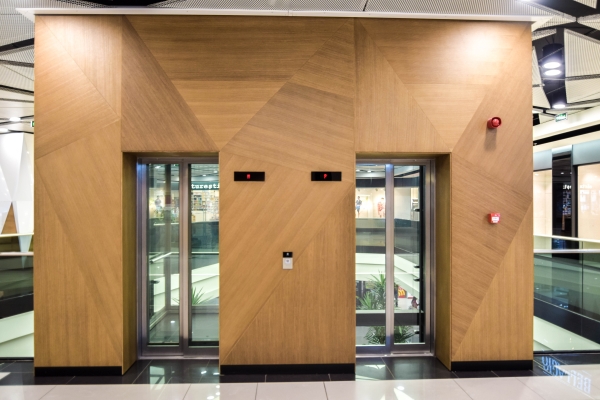 Mobilier şi amenajări spaţii comerciale